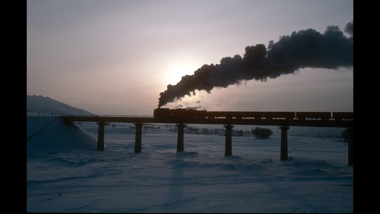 Chinese Steam: Jing Peng Pass in snow - QJ's on the Eastern side - Part 2