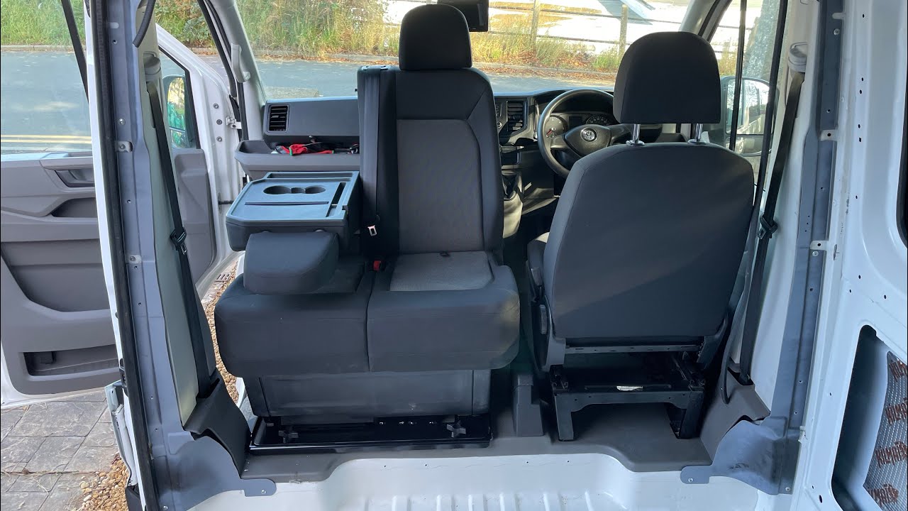 Установка основания для двойного поворотного сиденья в VW Crafter 2017+.