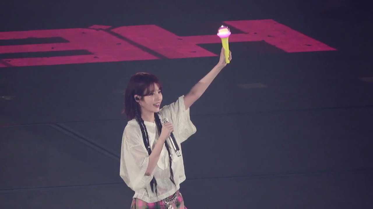 [4K] 유애나 응원봉 자랑, 박보검 게스트 소개 - 아이유(IU), H.E.R World Tour in Seoul @240310, 체조경기장 Live