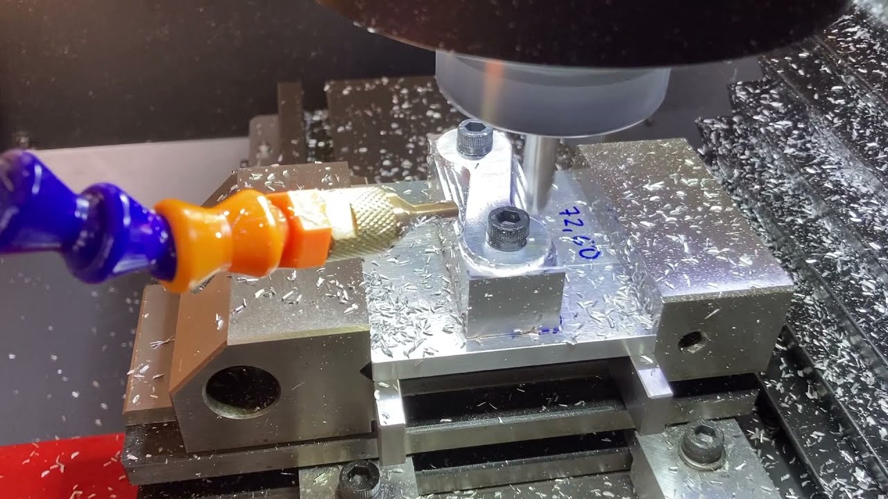 Mecanizado de tope ajustable