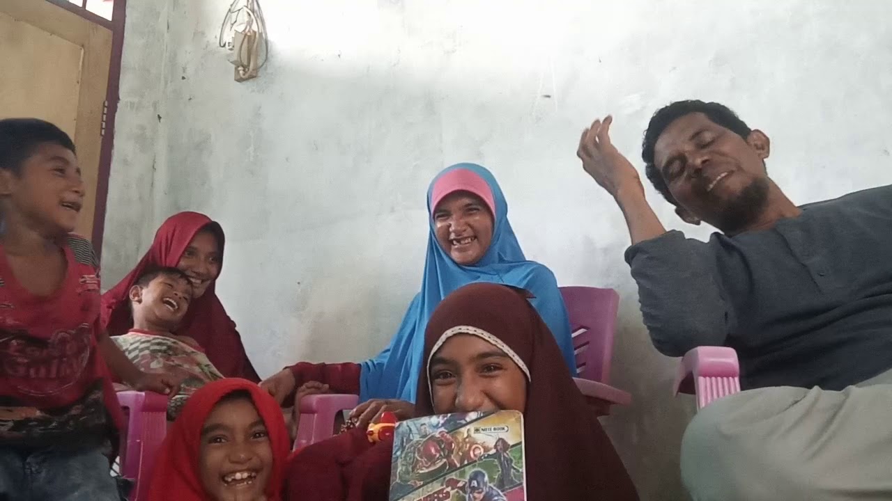 Canda tawa bersama keluargaku mualaf suku Togutil.