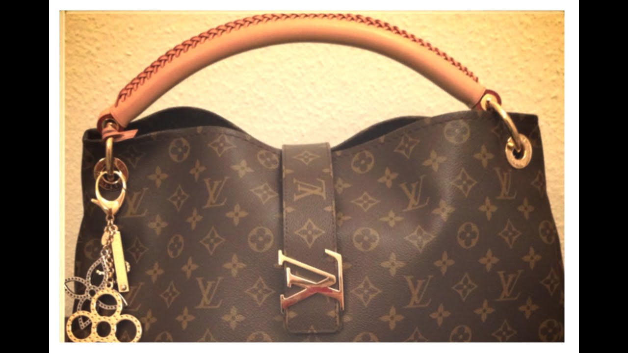 What's in my bag | Louis Vuitton Artsy MM