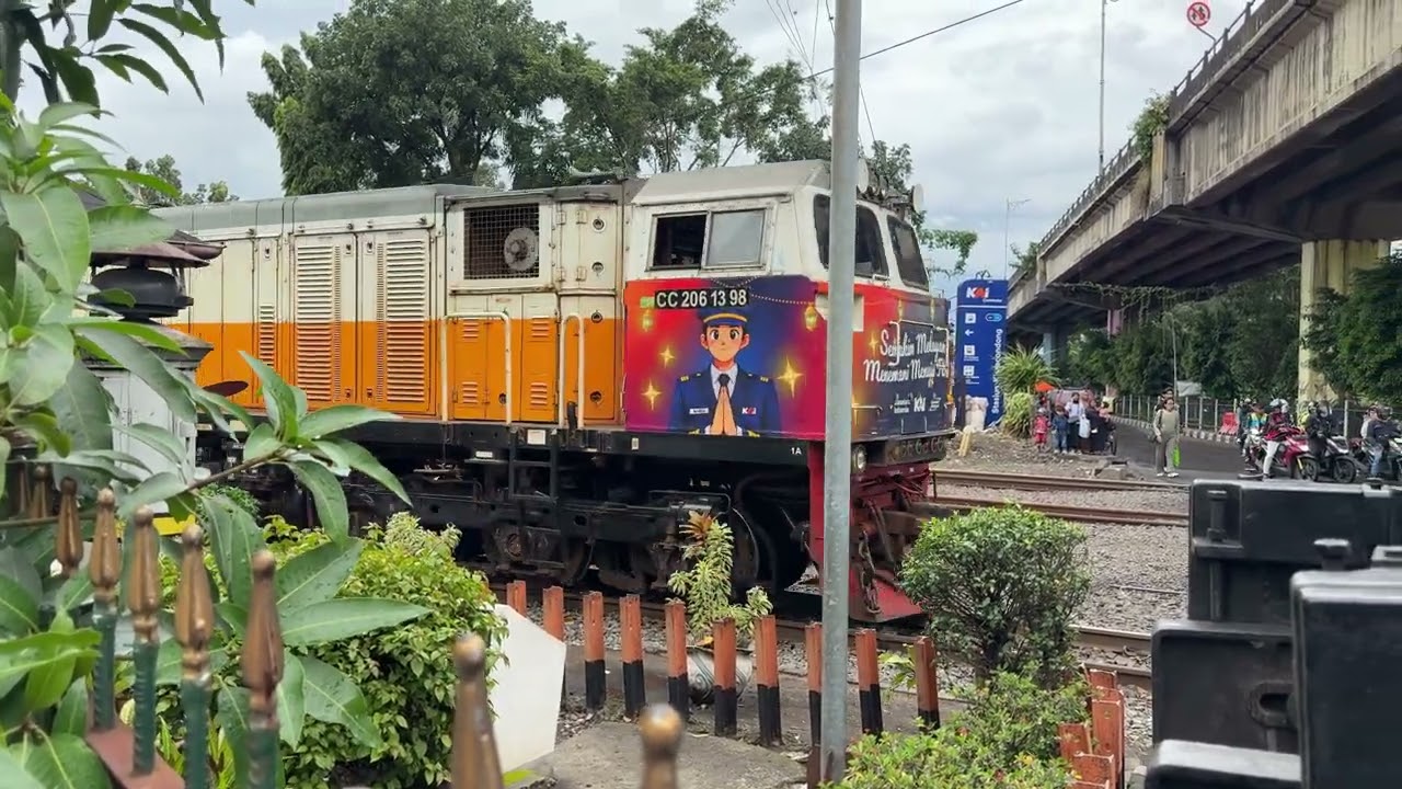 RAILWAY CROSSING - Kereta Api Lodaya Livery Lebaran 2026