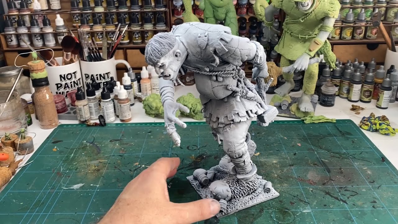Baldwin my Bretonnian Megagargant gets a Zenithal Prime ready for painting with contrast paints