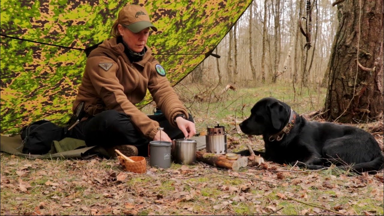 Simple Bushcraft Breakfast in the Woods,  Helikontex Coffee Mill, French Press, Coffee