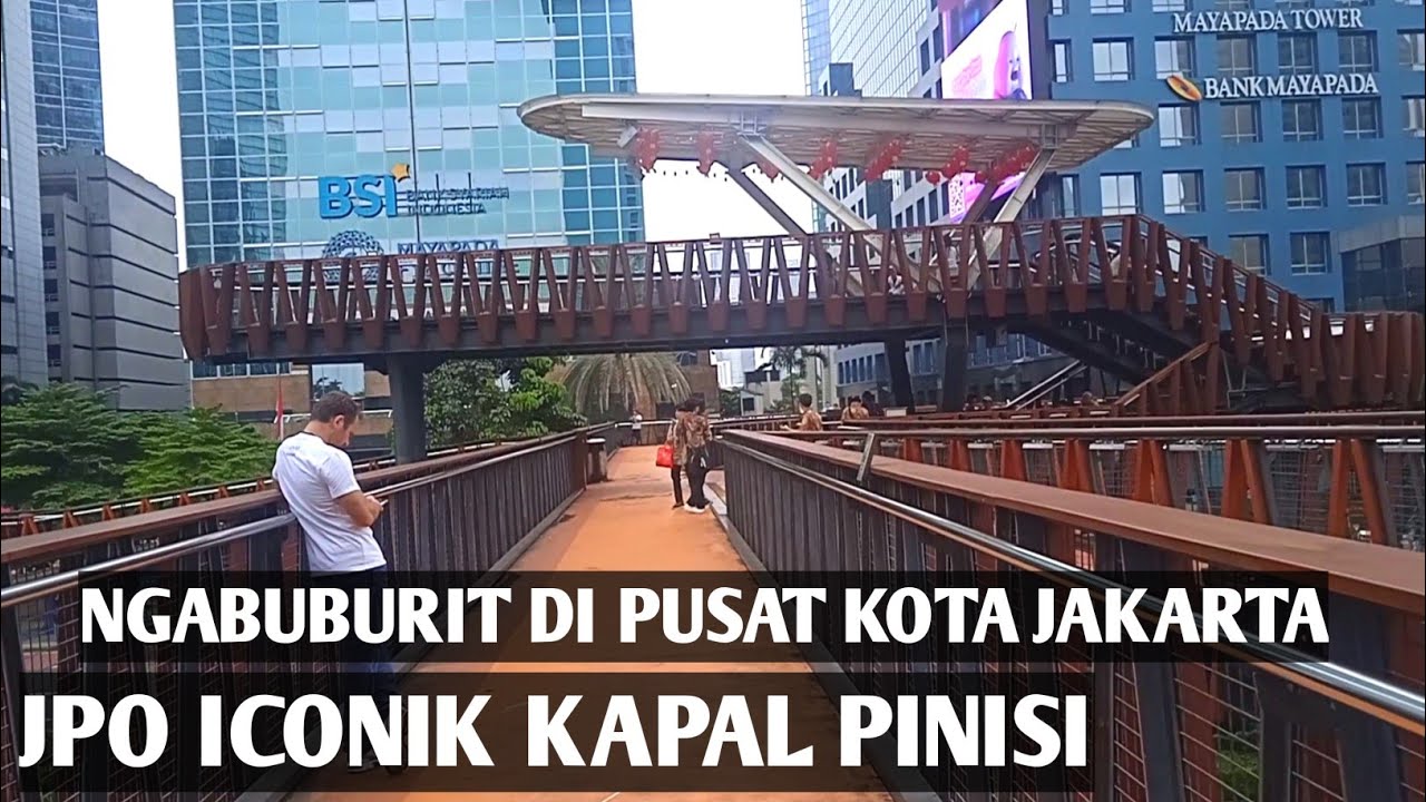 NGABUBURIT DI JPO UNIK KAPAL PINISI SUDIRMAN VIEW PUSAT KOTA