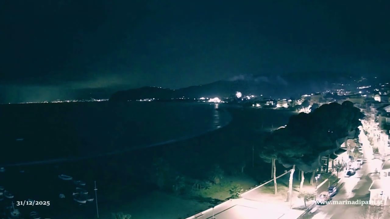 Marina di Patti - Fuochi d'artificio notte di Capodanno 2026 in 3 minuti