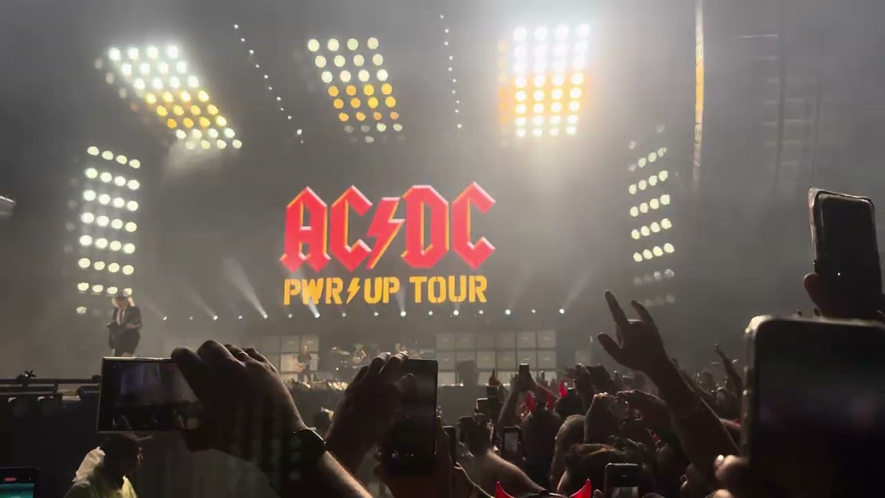 ACDC - São Paulo 28/02/2028 (grade) - If you want blood (You've got it)