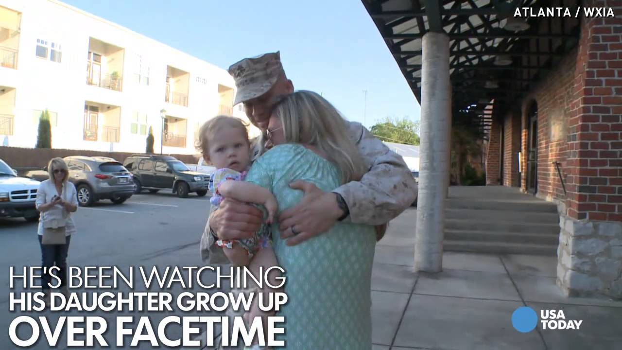 See Marine captain's surprise return to wife, baby girl