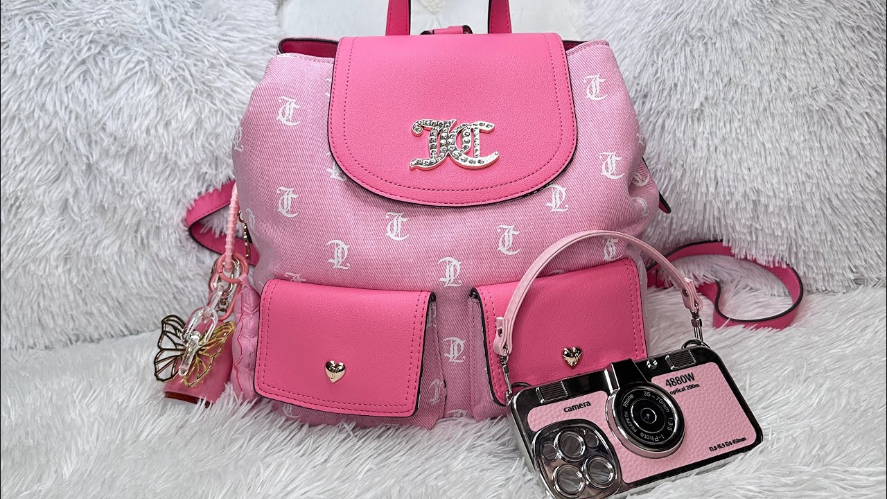 What’s in my Juicy Couture back pack!! 🌸