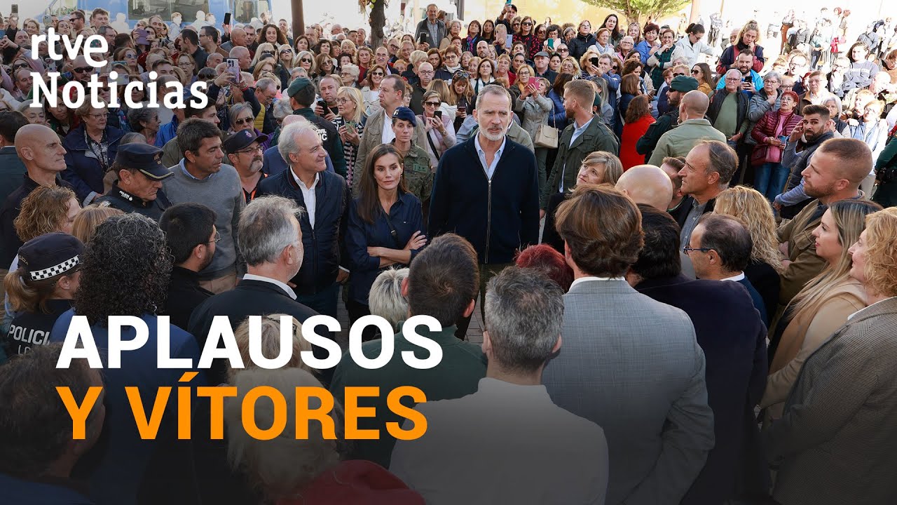 DANA: Caluroso RECIBIMIENTO a los REYES en CHIVA y UTIEL y gritos de 