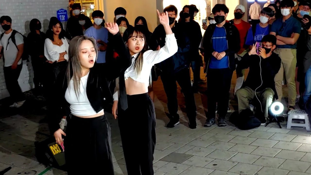 MAJESTY, SARI & JANN. PRESENTING UNIQUE FANTASTIC PERFORMANCE. HONGDAE STREET.