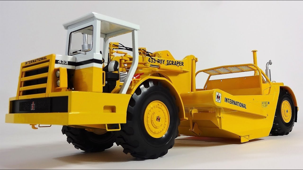 International IH 433 Pay Scraper 1/25 Scale Diecast Model by First Gear