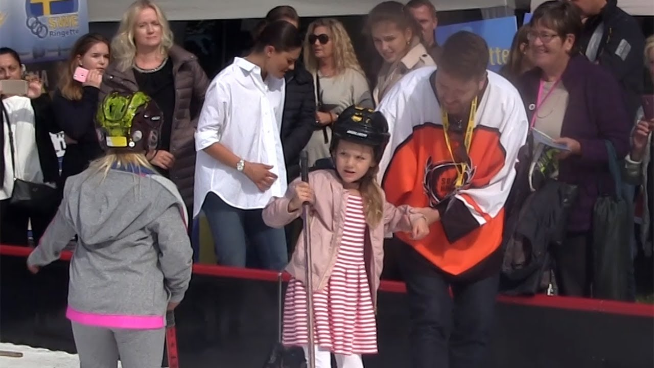 Princess Estelle plays ice hockey on 