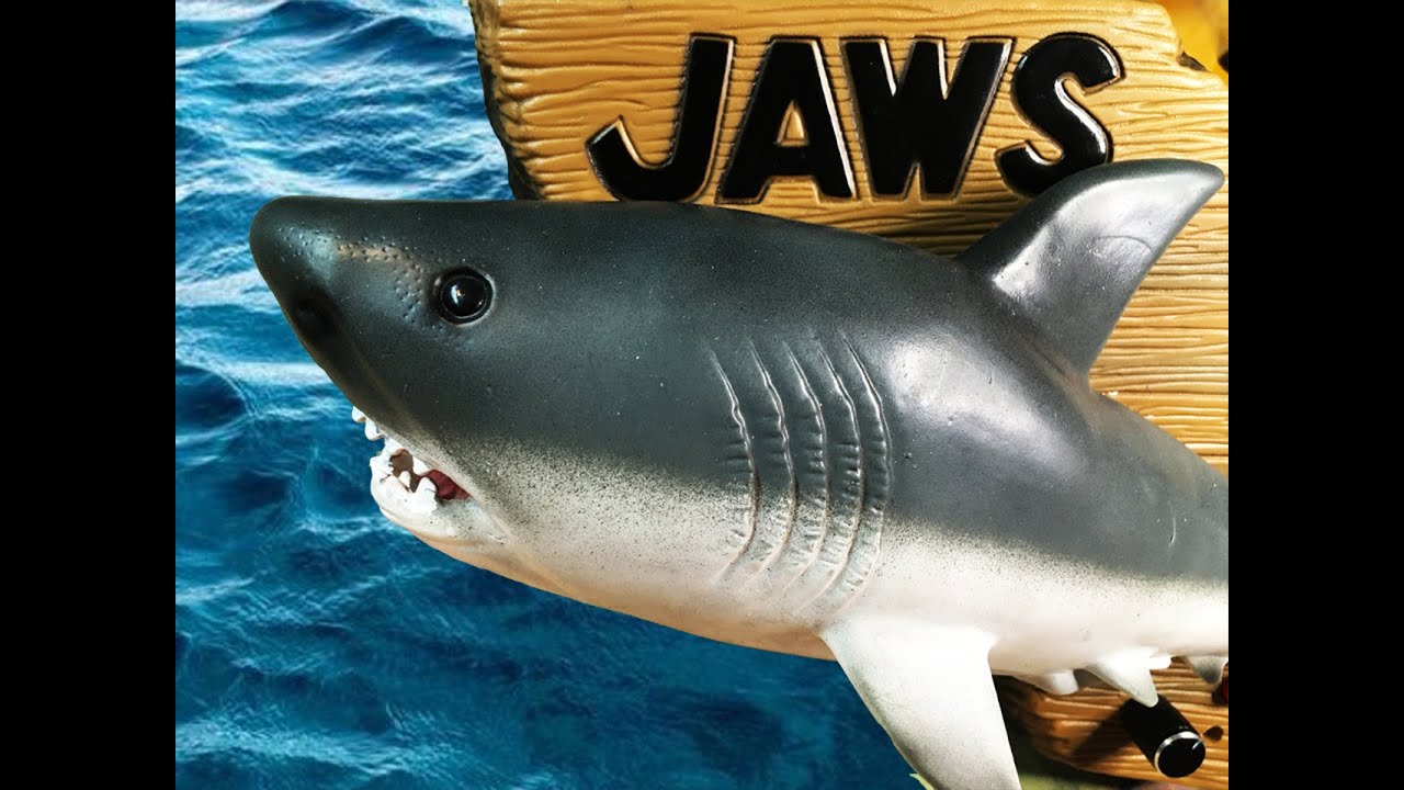 Circuit Bent Jaws: It's A Singing, Dancing Great White!