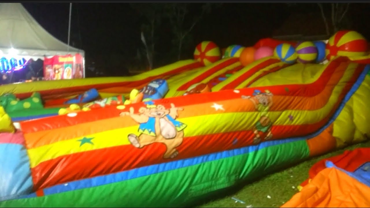 dua buah istana balon ambruk,part 125