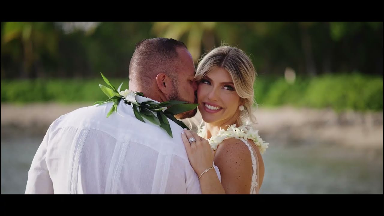 Secret Beach Wedding | Oahu, Hawaii