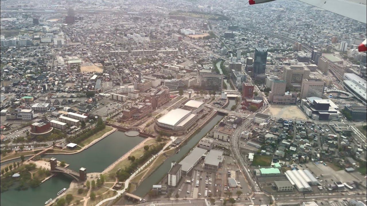 富山空港への着陸 (能登方面から富山市街地を抜けて)