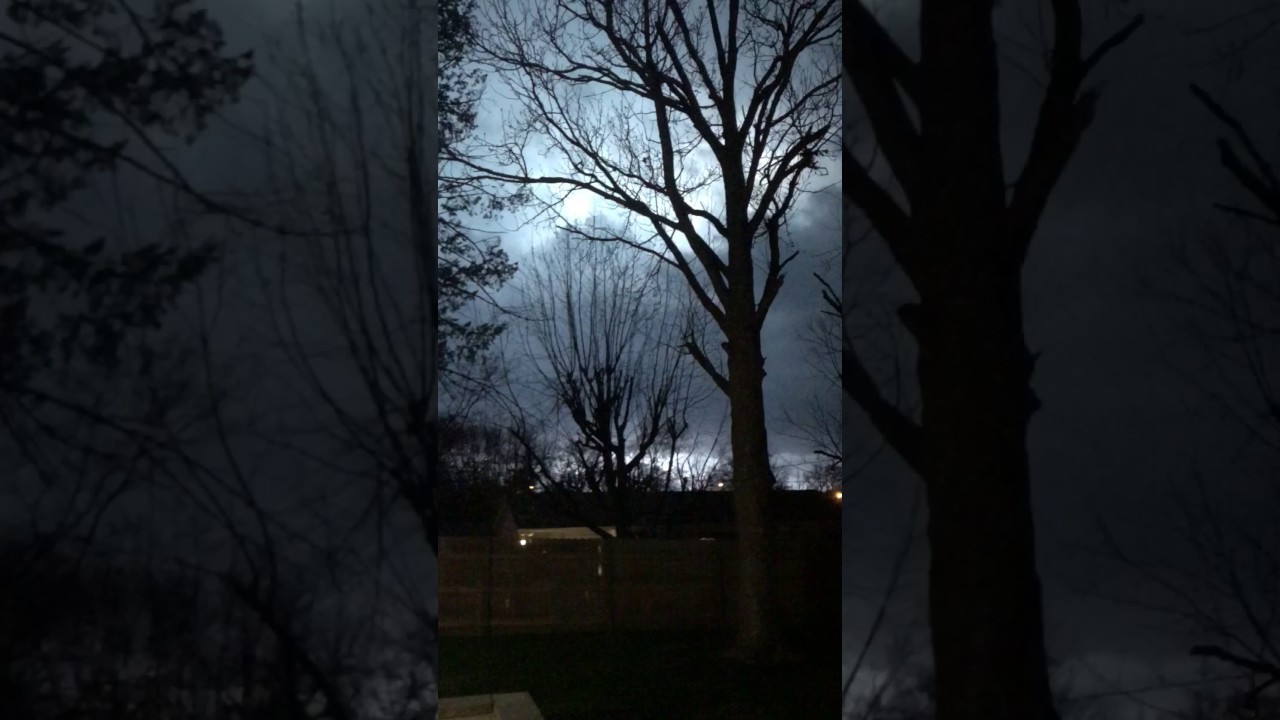 3/6/2017 Tornado Warning In Quincy, IL (Sirens Blaring Vid1)