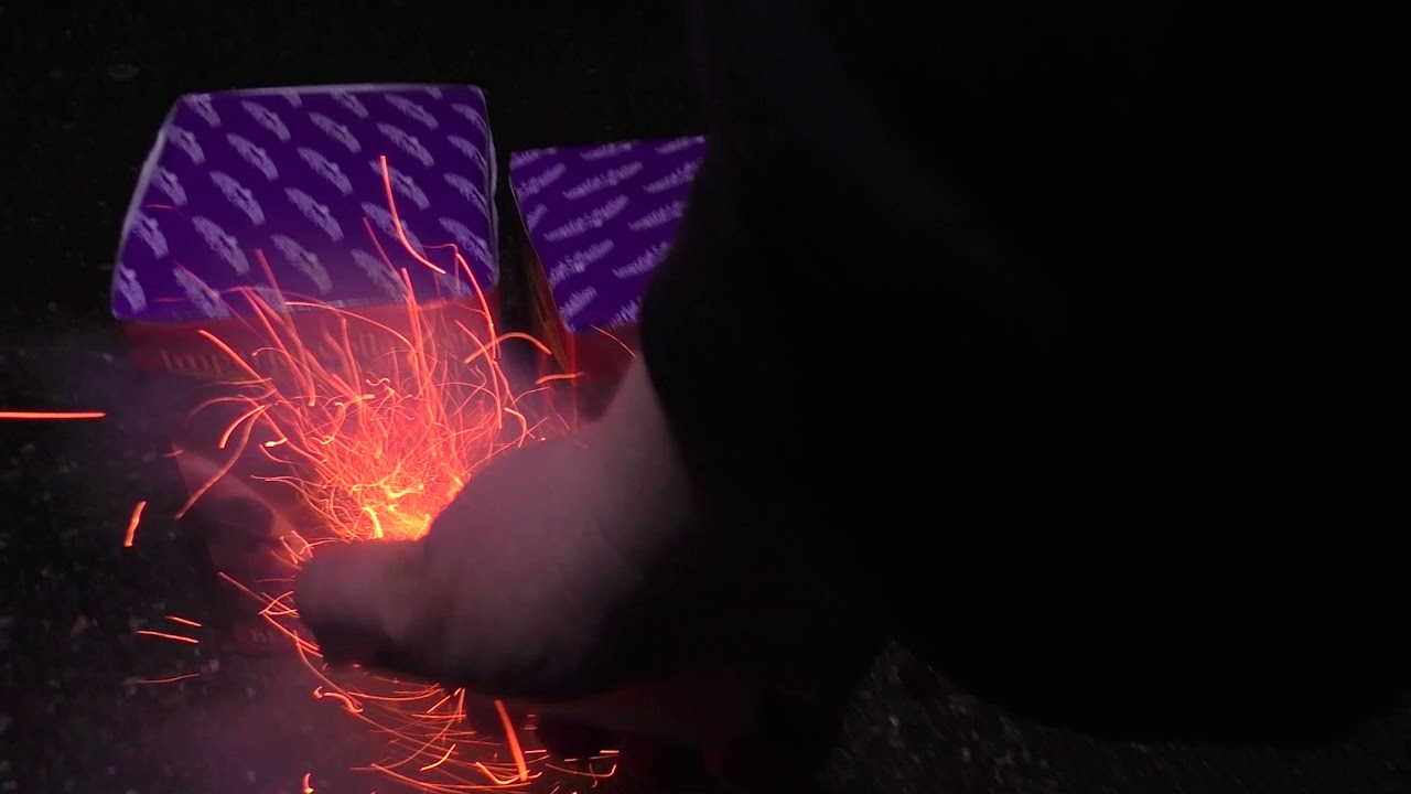 red alert vulcan 20 schoten Vuurwerk dat al 10 jaar oud is...