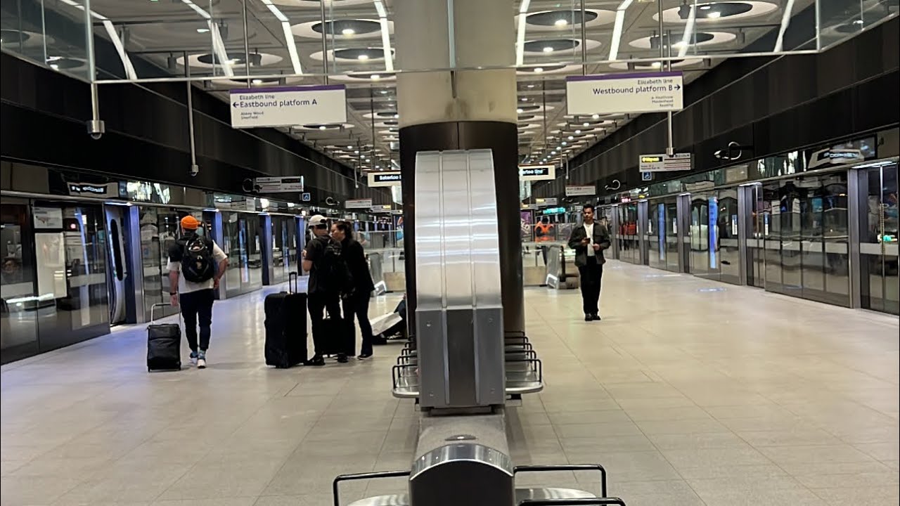 Bakerloo line to Elizabeth line interchange at Paddington