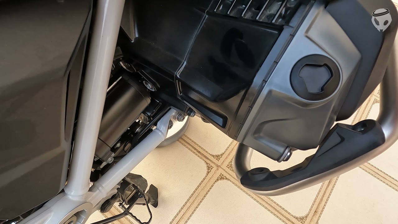 طريقة تغيير زيت الدباب R1250GSA