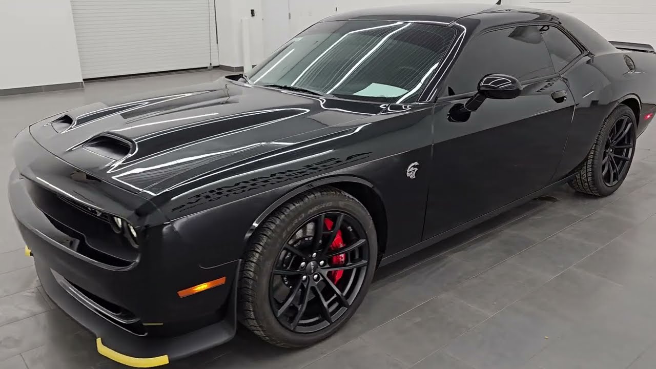Dodge Challenger Hellcat 2023 года, Jailbreak, механическая коробка передач, черный цвет, обзор в...