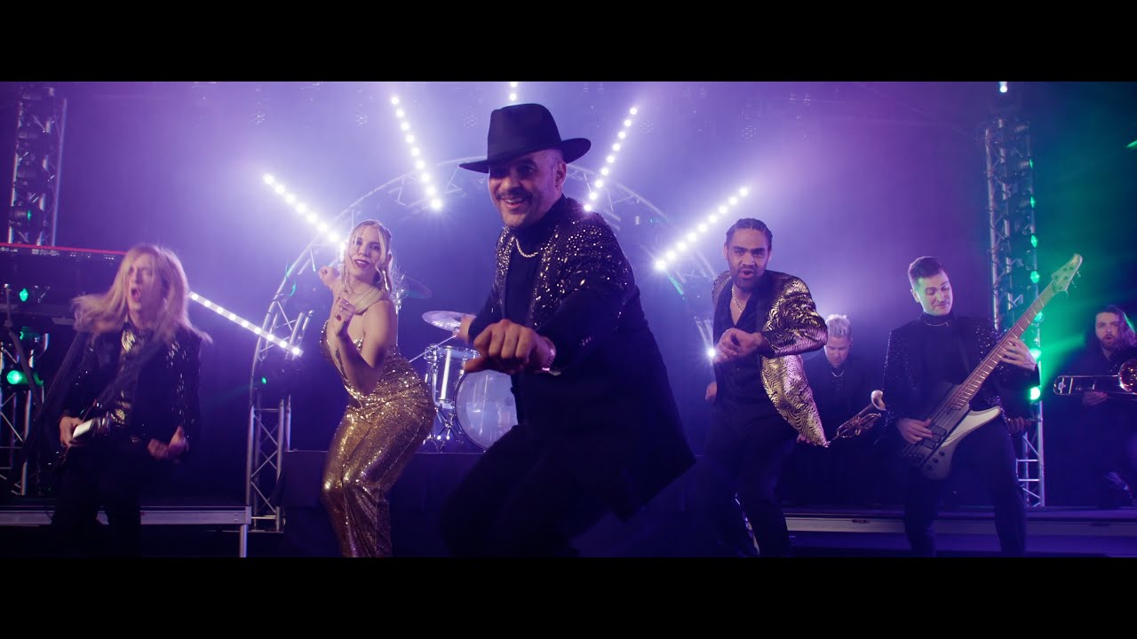 The Modern Retrospect Band Ignites the Dance Floor! Experience the Magic!