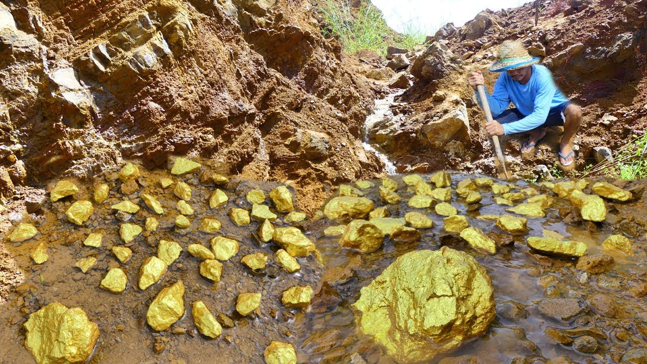 A man dies, they find a lot of gold under the rocks at the tornado near the foot of the mountain