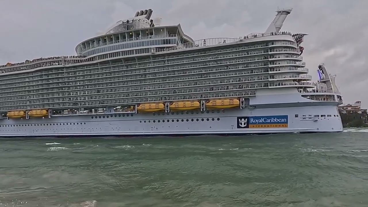 Fantastic Symphony  of the seas  #nicemusic #cruiseship #royalcaribbean 