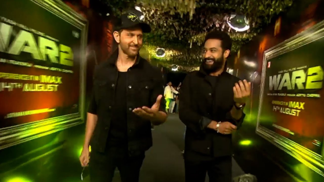 Jr NTR, Hrithik Roshan Grand Entry at War2 Movie Pre-Release Event | Filmyfocus.com