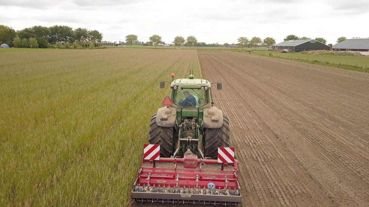 A.s. De Boer Incorporate Japanese oats with Agrator top milling cutter with a John Deere 7530