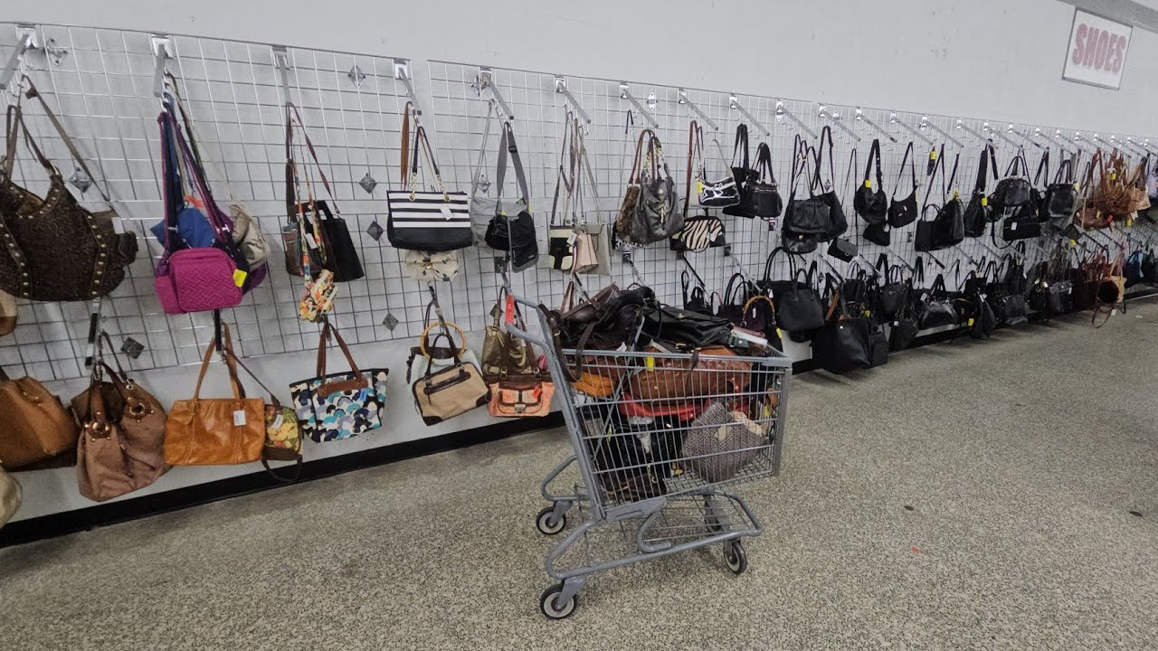 НУЖНА ЕЩЁ ТЕЛЕЖКА! СУМКИ! LOUIS VUITTON, FURLA, COACH И ДРУГИЕ! КРАСНЫЕ, БЕЛЫЕ И СИНИЕ! Экономьте...