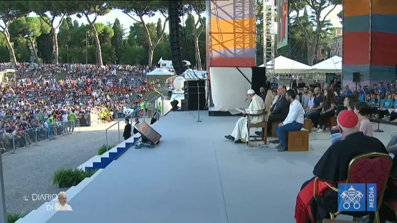 DOMANDE E RISPOSTE - SIAMO QUI - Il Papa incontra i giovani italiani 11/08/2018