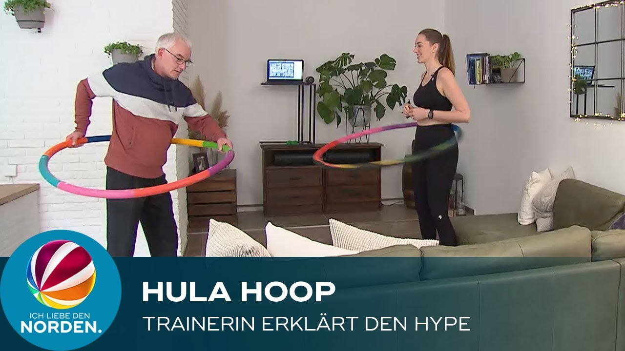 Hula Hoop: SAT.1-Reporter lässt sich den Trend mit dem Hüftring erklären