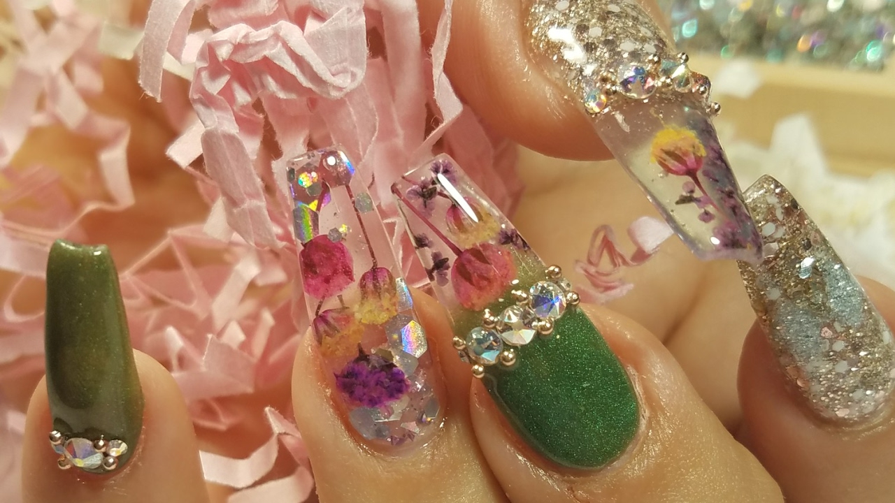 Uñas de Primavera: Tendencias Acrílicas para una Temporada Colorida!