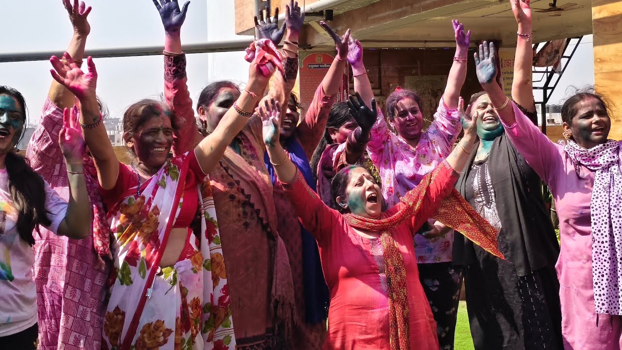 Holi Masti with family and friends....#viralvideo #holispecial #holivlog #newvlog #viralvlog