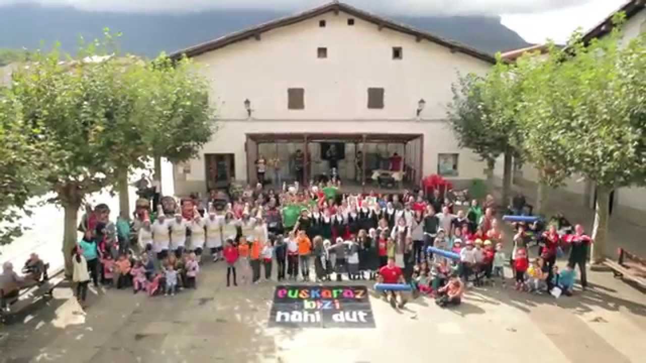 EUSKERAZ BIZI NAHI DUT UHARTE ARAKIL