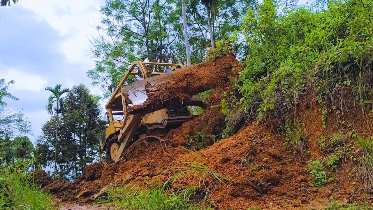 The most amazing bulldozer videos, Caterpillar D6R XL Working Hard