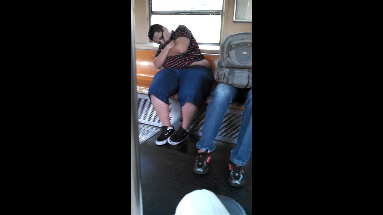 Gordinha Dormindo no Trem.