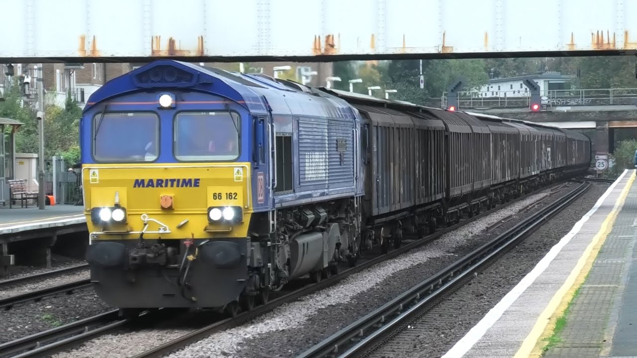 Fantastic Busy Morning at Kensington Olympia London 6th November 24 Freight & passenger Trains