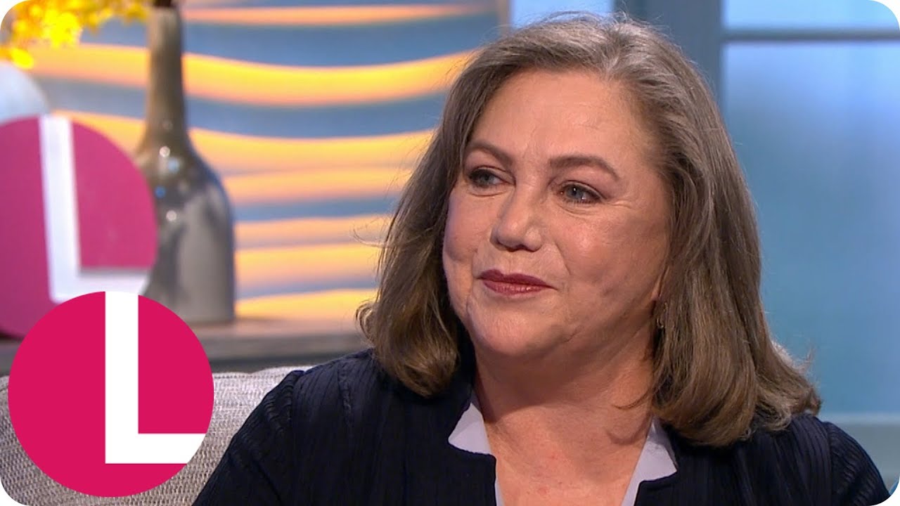 Kathleen Turner Used a Full Can of Hairspray Every Day to Play Chandler's Dad in Friends | Lorraine