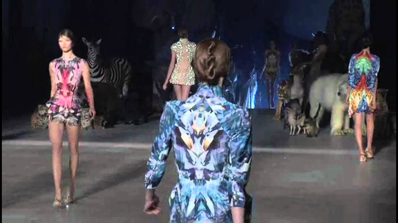 Alexander McQueen - Spring/Summer 2009 (Full HD)