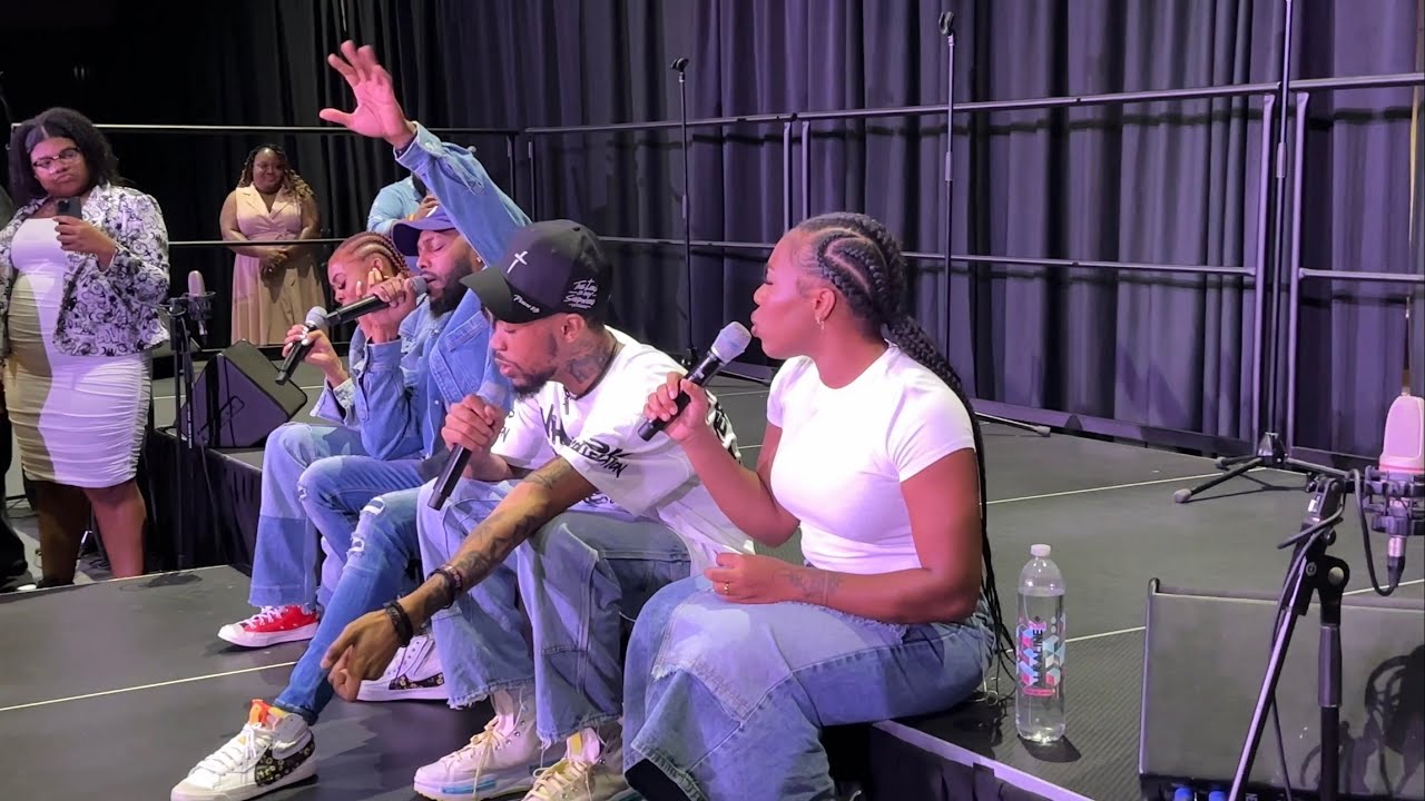 The Walls Group - Hold On (Live at The 4 Walls Xperience Dallas, Texas)