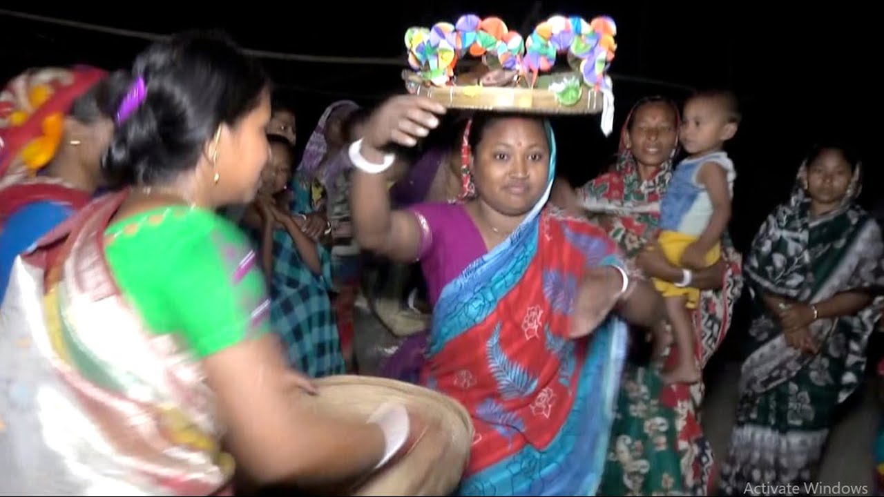 indian biye bari Boudi weeding dance. perfiorm dance 2021হিন্দু বৌদি বিয়ে বাড়ি ডান্স।Biye Bari Dance