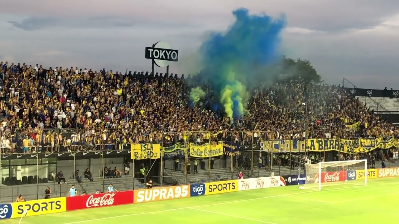 LA BARRA DEL SP. LUQUEÑO LLENANDO ESTADIO DEL CLUB OLIMPIA - LUQUE VUELVE LA PRIMERA DIVISIÓN -