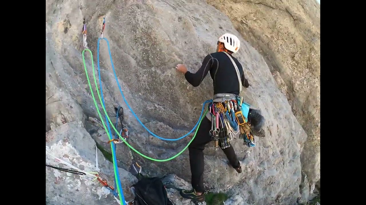 Escalada a la Aguja José de Prado (Peña Santa)