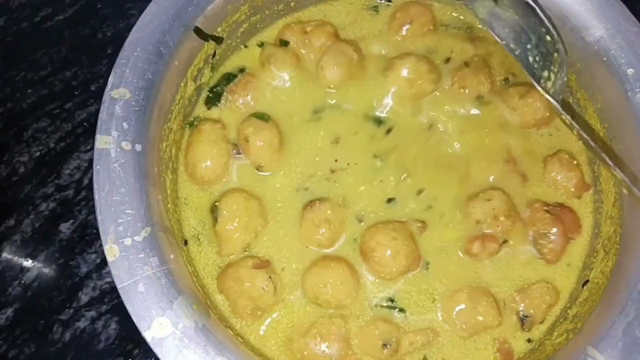 Kadhi pakoda recipe | simple kadhi bari recipe| by menka