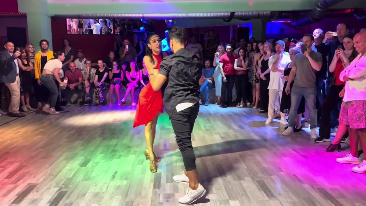 Jonathan y Aurora #bachata #bachatasensual #bachatadancing #lovebachata #bachatalove #bachatadance