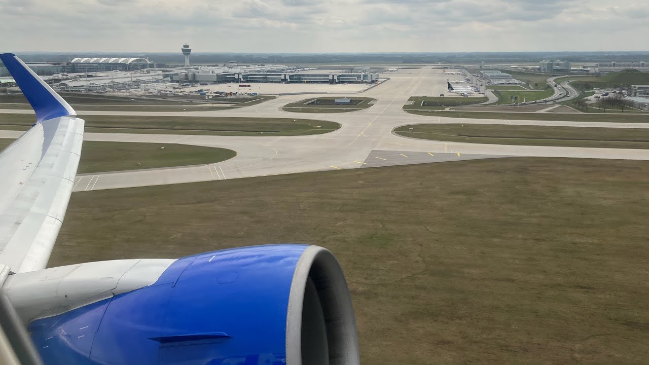 Heavy United Boeing 767-322(ER) Take-Off from Munich Airport